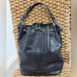 Louis Vuitton Epi Noé Bucket Bag in Noir Black GM